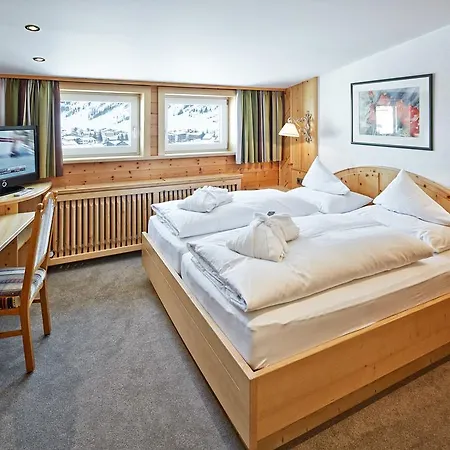 & Bellevue Apartment